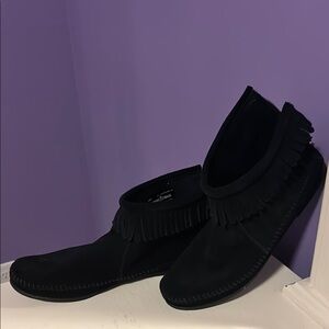Minnetonka Black Moccasin Shoes